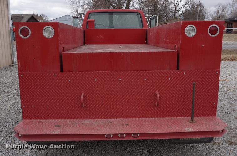 image for item DE3104 1990 Ford F700 water truck