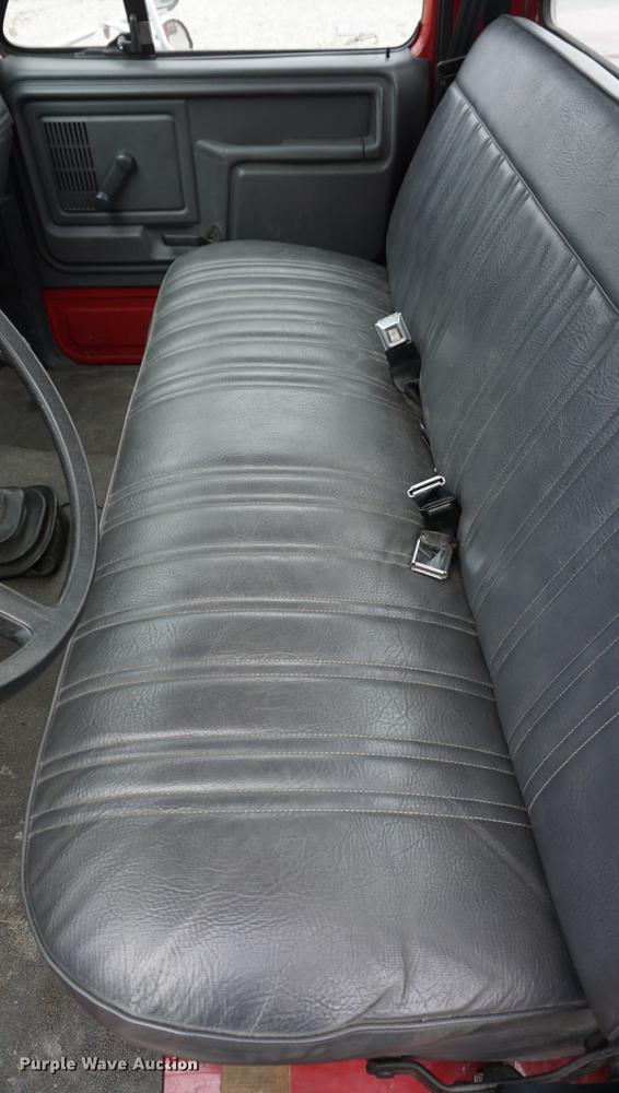 image for item DE3104 1990 Ford F700 water truck