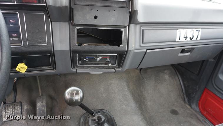 image for item DE3104 1990 Ford F700 water truck