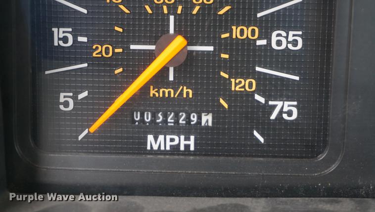 image for item DE3104 1990 Ford F700 water truck