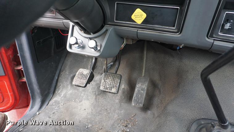 image for item DE3104 1990 Ford F700 water truck