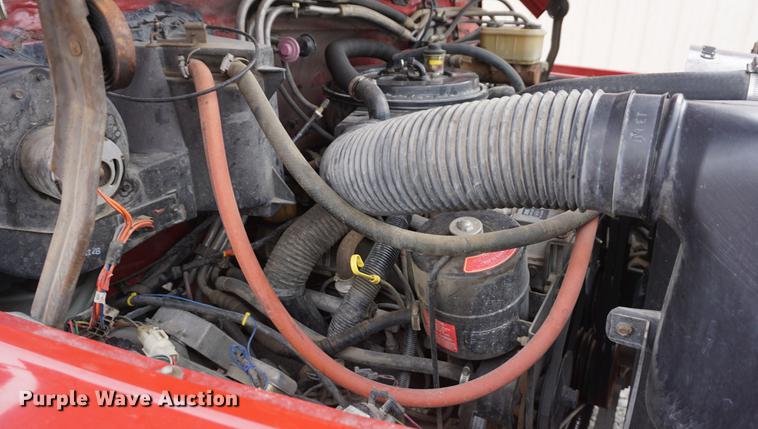 image for item DE3104 1990 Ford F700 water truck