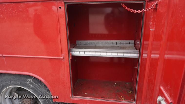 image for item DE3104 1990 Ford F700 water truck