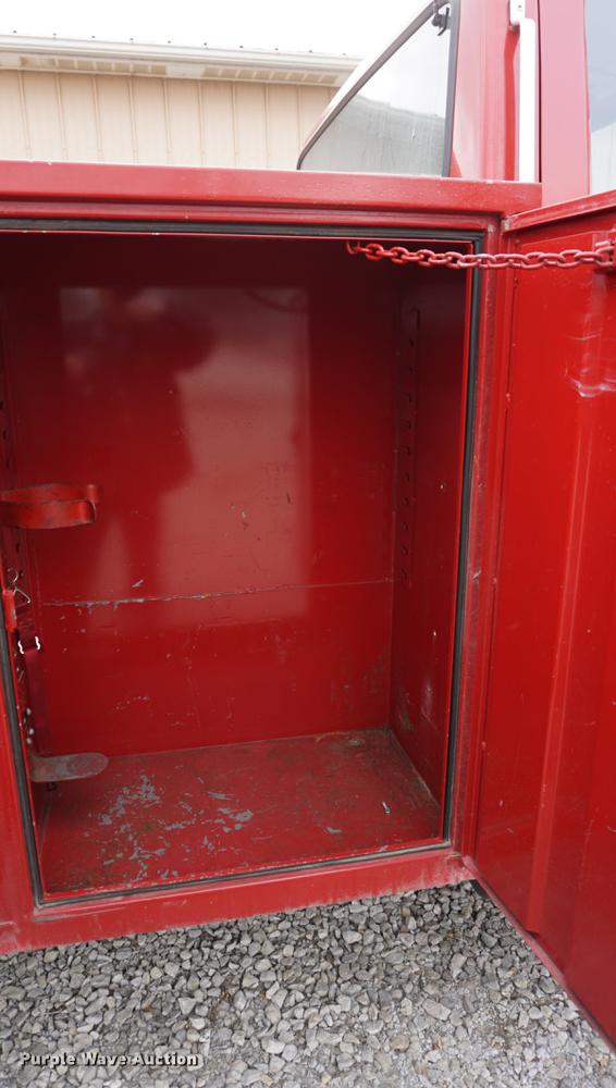 image for item DE3104 1990 Ford F700 water truck