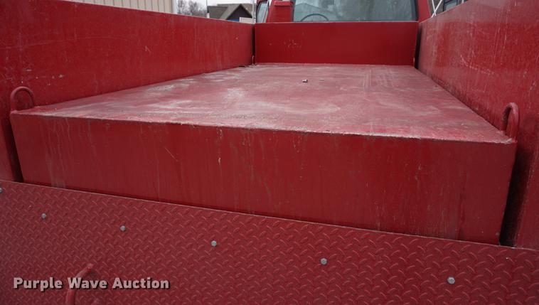 image for item DE3104 1990 Ford F700 water truck