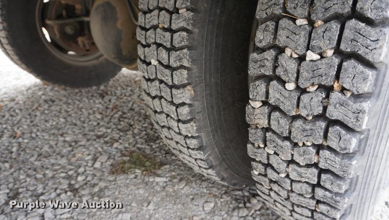 image for item DE3104 1990 Ford F700 water truck