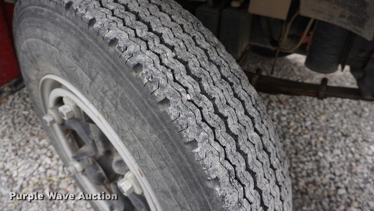 image for item DE3104 1990 Ford F700 water truck