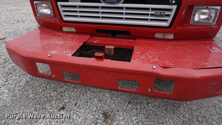 image for item DE3104 1990 Ford F700 water truck