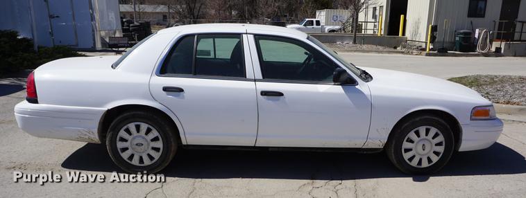 image for item DE3167 2011 Ford Crown Victoria Police Interceptor