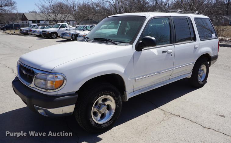 image for item DE3168 1999 Ford Explorer XLT SUV