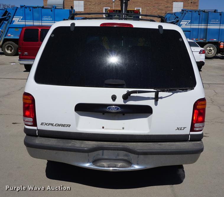 image for item DE3168 1999 Ford Explorer XLT SUV