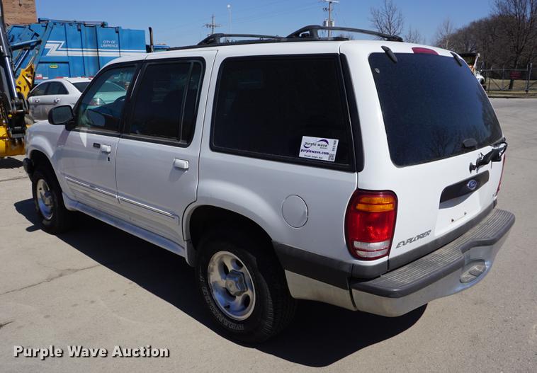 image for item DE3168 1999 Ford Explorer XLT SUV