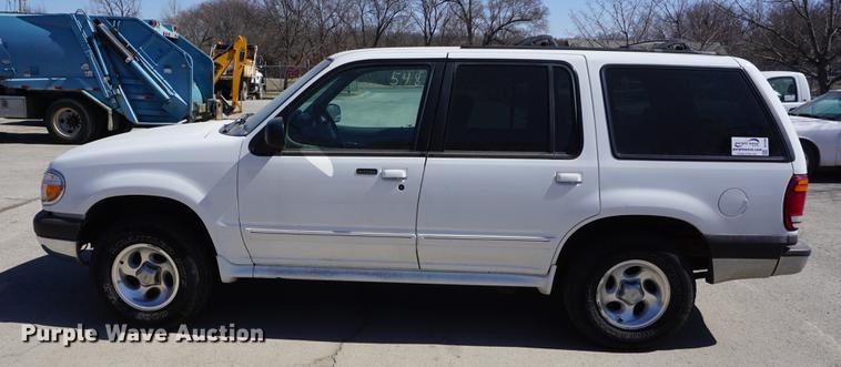 image for item DE3168 1999 Ford Explorer XLT SUV