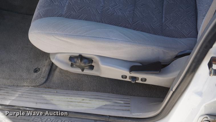 image for item DE3168 1999 Ford Explorer XLT SUV