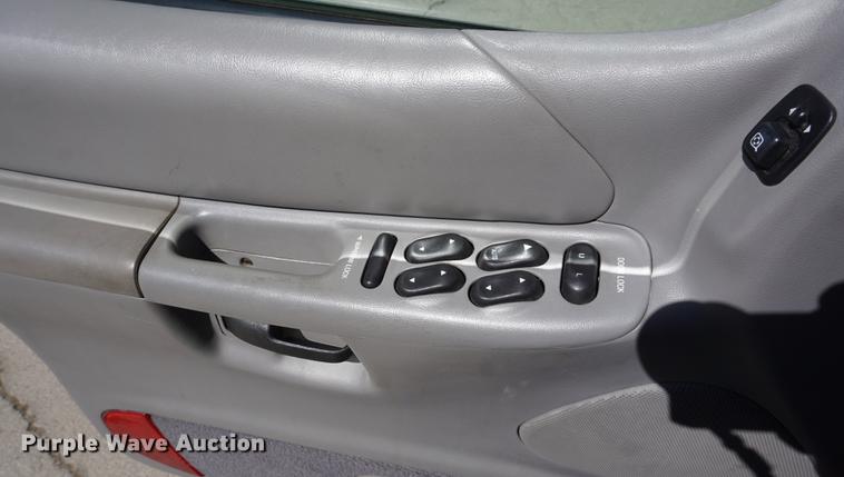 image for item DE3168 1999 Ford Explorer XLT SUV
