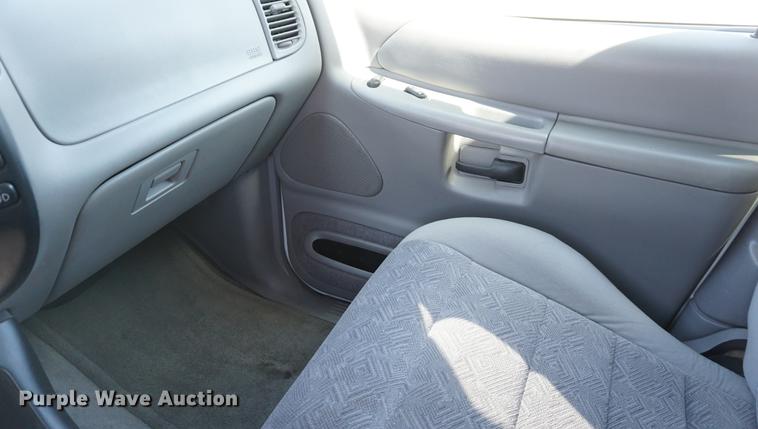 image for item DE3168 1999 Ford Explorer XLT SUV
