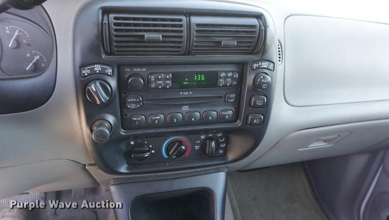 image for item DE3168 1999 Ford Explorer XLT SUV