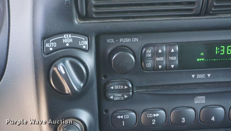 image for item DE3168 1999 Ford Explorer XLT SUV