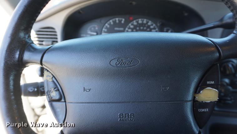 image for item DE3168 1999 Ford Explorer XLT SUV