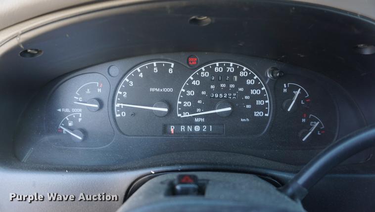 image for item DE3168 1999 Ford Explorer XLT SUV