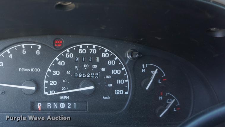 image for item DE3168 1999 Ford Explorer XLT SUV