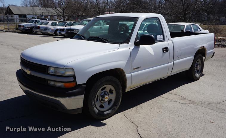 image for item DE3170 2000 Chevrolet Silverado 1500 pickup truck