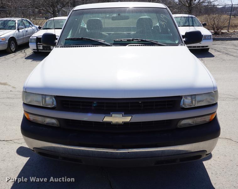 image for item DE3170 2000 Chevrolet Silverado 1500 pickup truck