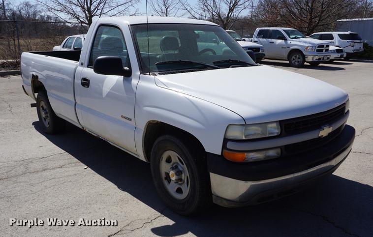 image for item DE3170 2000 Chevrolet Silverado 1500 pickup truck
