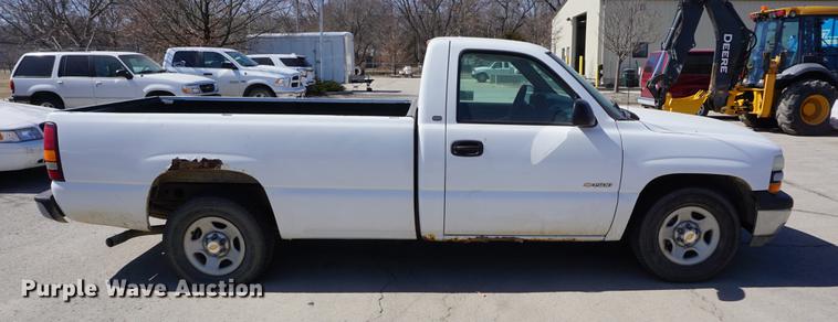 image for item DE3170 2000 Chevrolet Silverado 1500 pickup truck