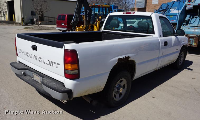 image for item DE3170 2000 Chevrolet Silverado 1500 pickup truck