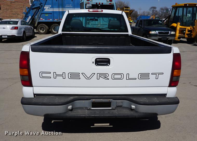 image for item DE3170 2000 Chevrolet Silverado 1500 pickup truck
