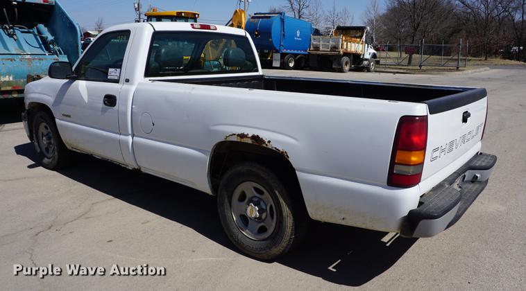 image for item DE3170 2000 Chevrolet Silverado 1500 pickup truck
