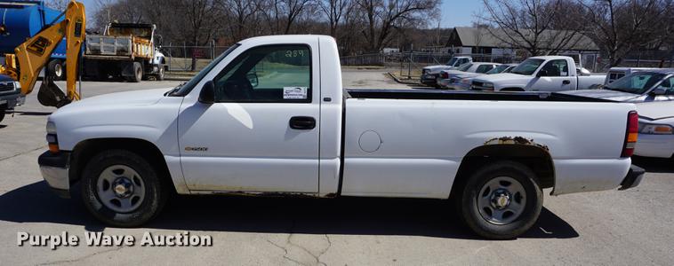image for item DE3170 2000 Chevrolet Silverado 1500 pickup truck