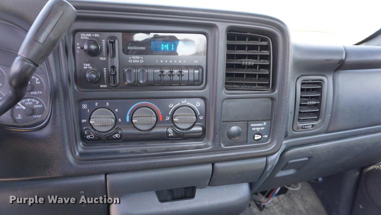 image for item DE3170 2000 Chevrolet Silverado 1500 pickup truck