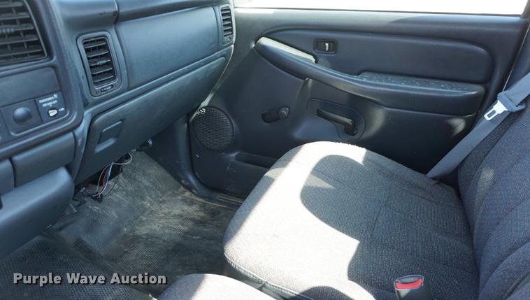 image for item DE3170 2000 Chevrolet Silverado 1500 pickup truck