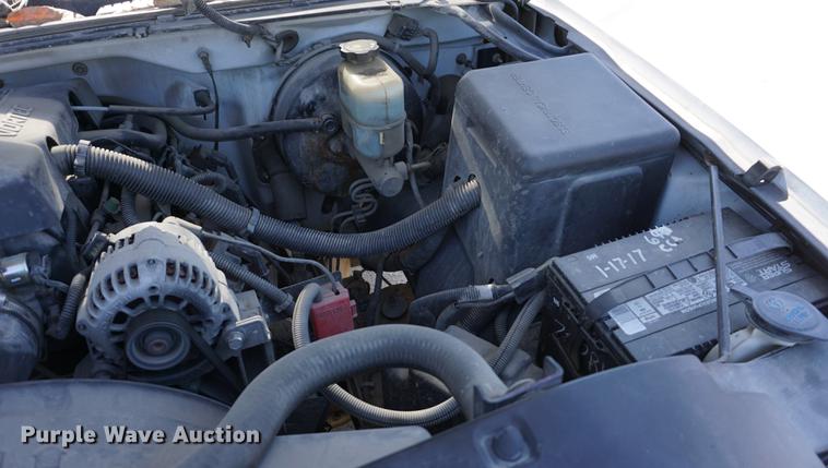 image for item DE3170 2000 Chevrolet Silverado 1500 pickup truck