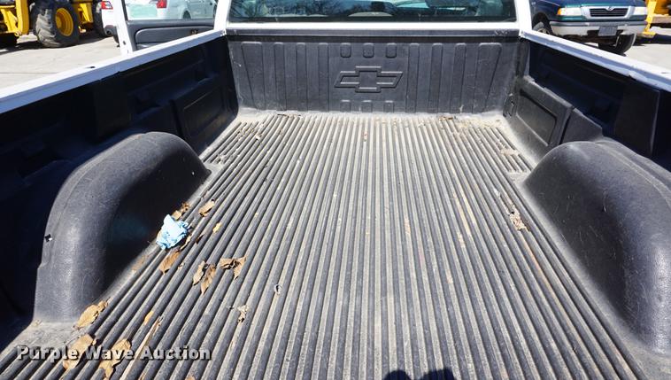 image for item DE3170 2000 Chevrolet Silverado 1500 pickup truck