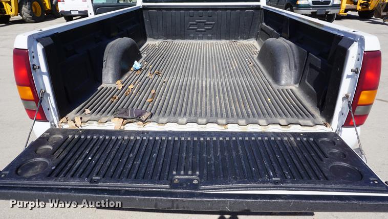 image for item DE3170 2000 Chevrolet Silverado 1500 pickup truck