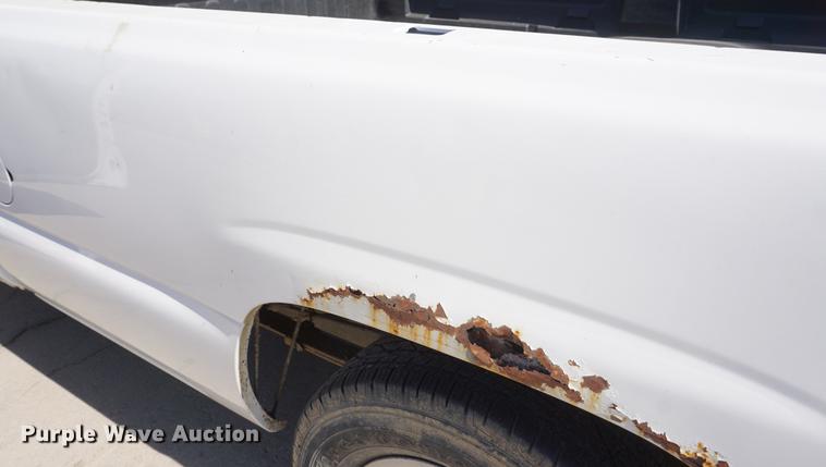 image for item DE3170 2000 Chevrolet Silverado 1500 pickup truck