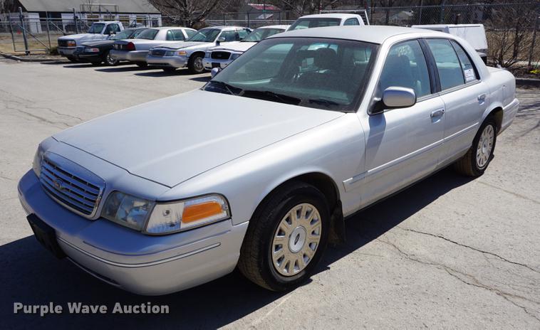 image for item DE3172 2003 Ford Crown Victoria Police Interceptor