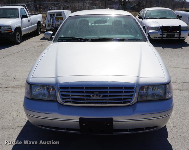 image for item DE3172 2003 Ford Crown Victoria Police Interceptor