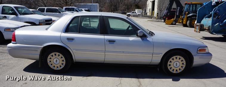 image for item DE3172 2003 Ford Crown Victoria Police Interceptor