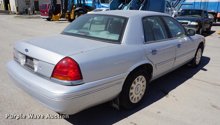 image for item DE3172 2003 Ford Crown Victoria Police Interceptor