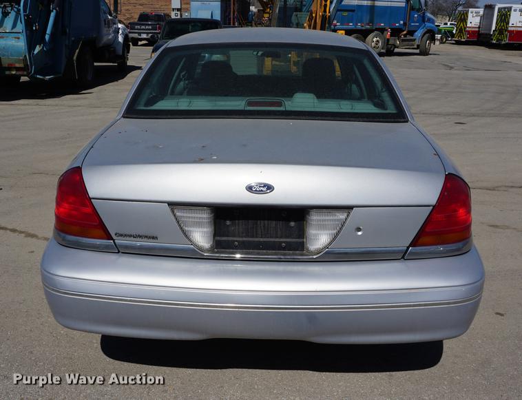 image for item DE3172 2003 Ford Crown Victoria Police Interceptor