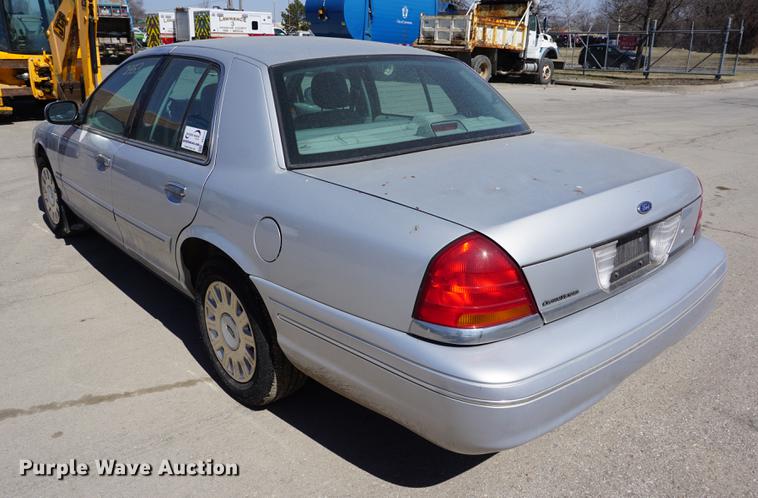 image for item DE3172 2003 Ford Crown Victoria Police Interceptor