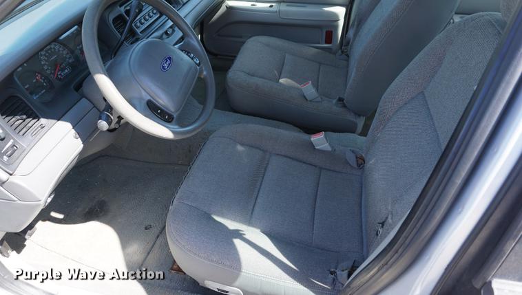 image for item DE3172 2003 Ford Crown Victoria Police Interceptor