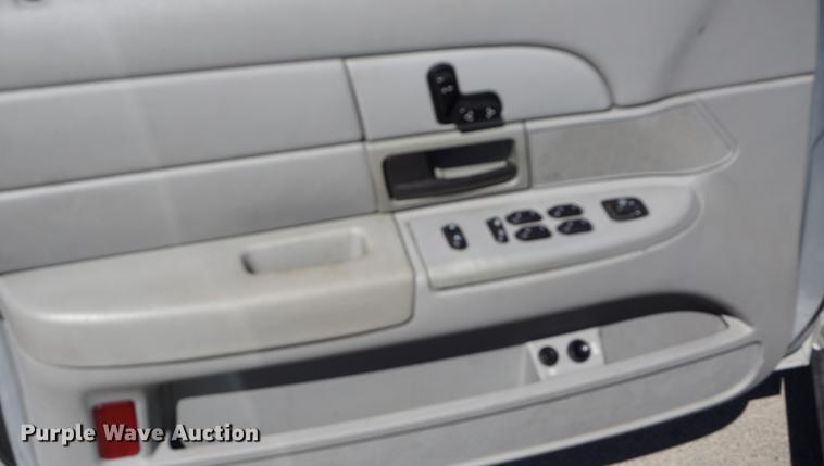image for item DE3172 2003 Ford Crown Victoria Police Interceptor