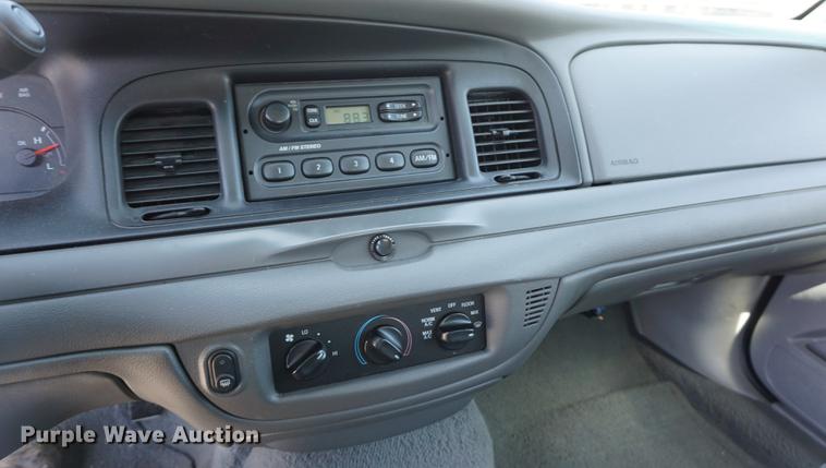 image for item DE3172 2003 Ford Crown Victoria Police Interceptor