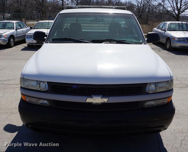 image for item DE3173 2000 Chevrolet Silverado 1500 pickup truck