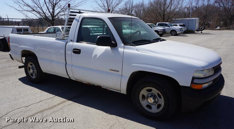 image for item DE3173 2000 Chevrolet Silverado 1500 pickup truck